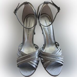 NWOT Adrianna Papell Elena Silver Rhinestone Heels